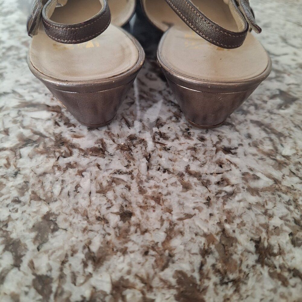 Salvatore Ferragamo Slingback Sandals Leather size 8.5 B - Picture 4 of 11